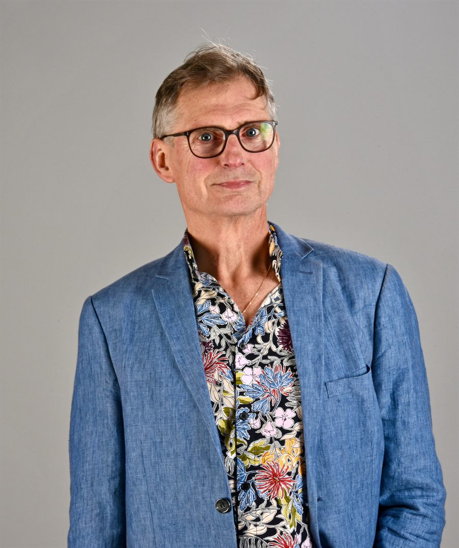 Detlef Winterberg — Presseporträt im blauen Sakko